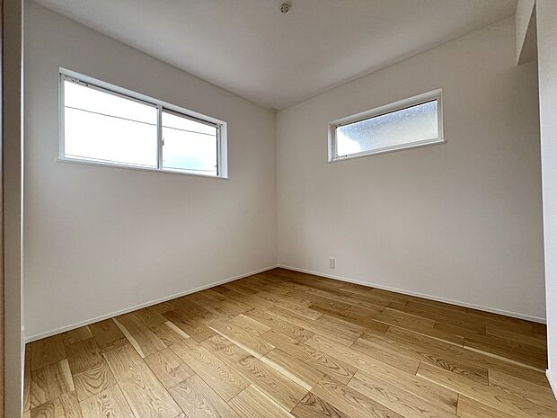 2階には洋室を3部屋ご用意いたします(同仕様)