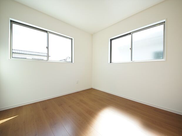 2階には洋室を4部屋ご用意いたします(同仕様)