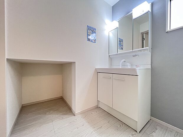 【洗面台・洗面所】三面鏡仕様の洗面化粧台(1号棟)