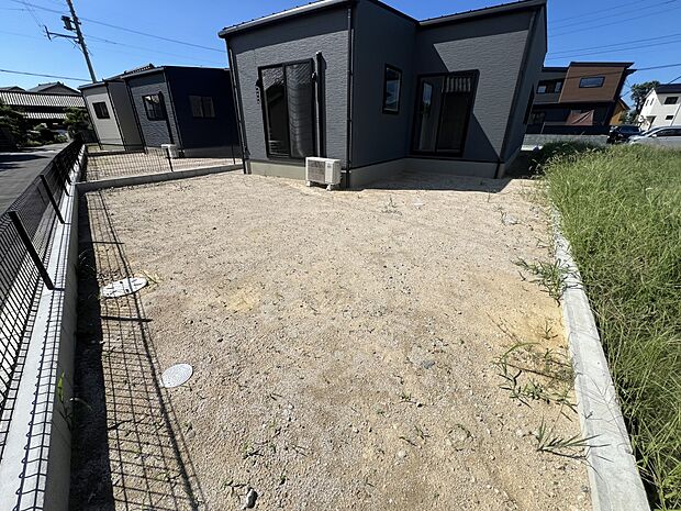 【庭】物件南側にはお庭もあります(1号棟)