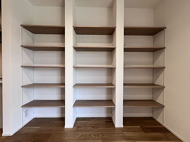 【収納】大容量可動棚タイプの収納スペース(3号棟)