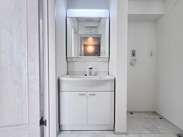 【洗面台・洗面所】三面鏡仕様の洗面化粧台(1号棟)