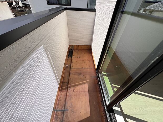 【バルコニー】こちらは南西側バルコニー 陽当り良好!(2号棟)