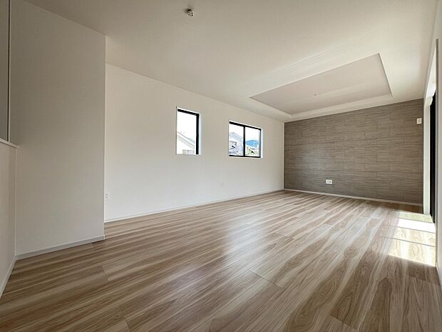 【リビング】LDK19.8帖 明るく、落ち着きあるリビング空間 採光・通風良好です