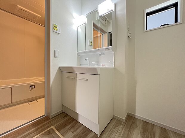 【洗面台・洗面所】三面鏡仕様の洗面化粧台