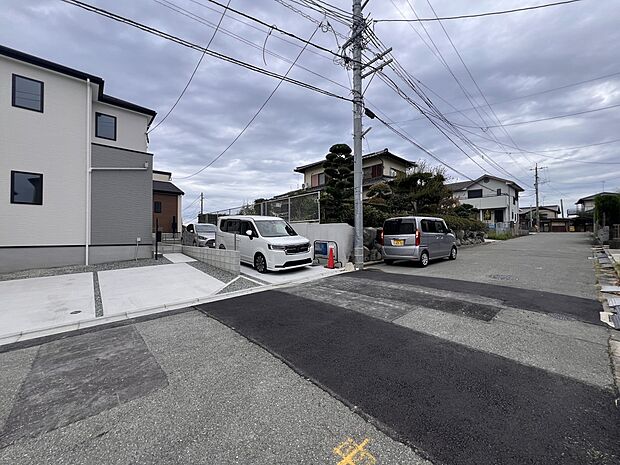 【前面道路含む現地写真】前面道路：東側6.1ｍ公道