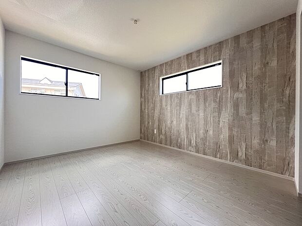 【洋室】洋室7帖　アクセントクロスがお洒落な空間を演出　ウォークインクローゼット付（2号棟）