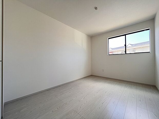 【洋室】洋室6.5帖　クローゼット収納付　洋室は3部屋ご用意しました（2号棟）