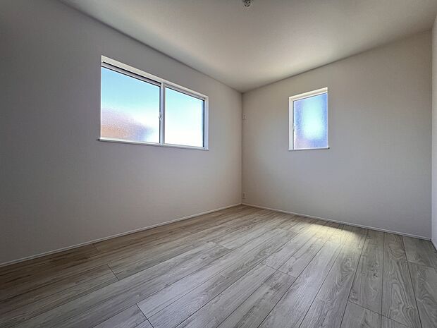 【洋室】洋室6帖　二面採光の明るいお部屋！2階には洋室を3部屋ご用意しました(3号棟)