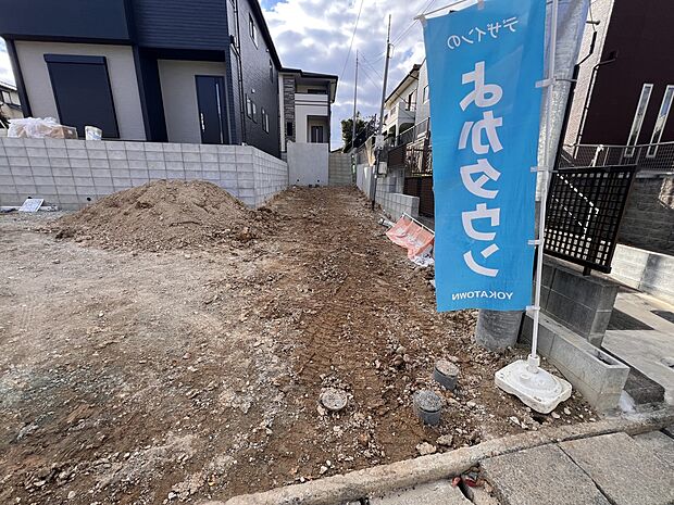 【駐車場】お車は2台駐車可能です
