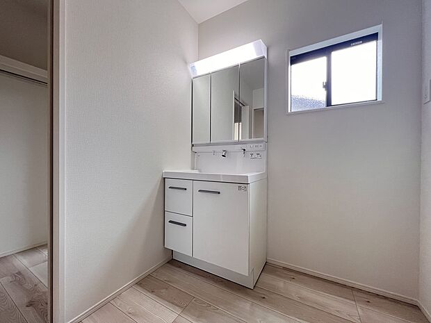 【洗面台・洗面所】三面鏡仕様の洗面化粧台