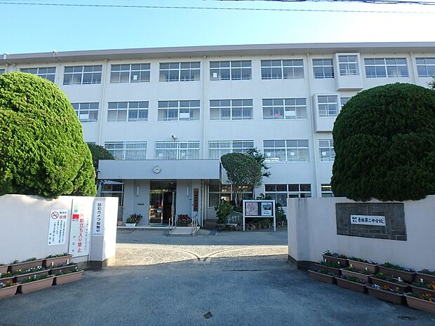 福岡市立香椎第二中学校（約1,500m・徒歩19分）