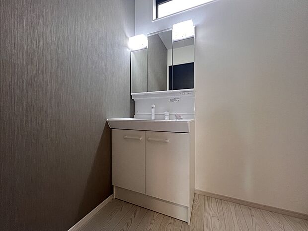 【洗面台・洗面所】三面鏡仕様の洗面化粧台