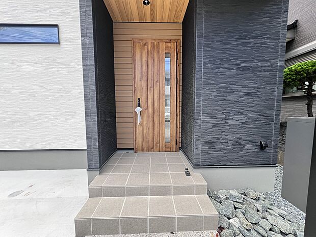【玄関】玄関アプローチ(2号棟)
