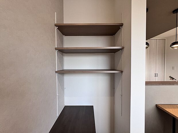 【収納】キッチンには飾り棚を設置しました(1号棟)