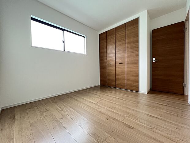 【洋室】洋室5.2帖　お子様のお部屋としてもお使い頂けます。全居室収納スペース付きです