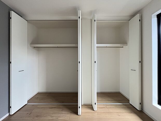 【収納】全居室に収納スペースを完備しております(2号棟)