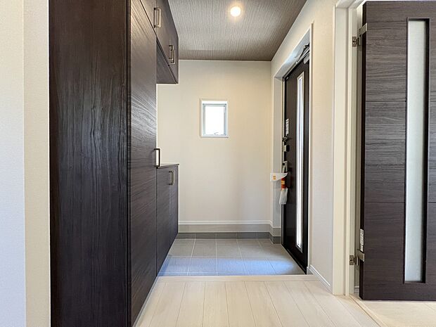 【玄関】シューズボックス付きの玄関