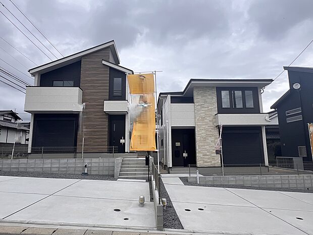 【現地外観写真】全2棟外観 左:1号棟 右:2号棟