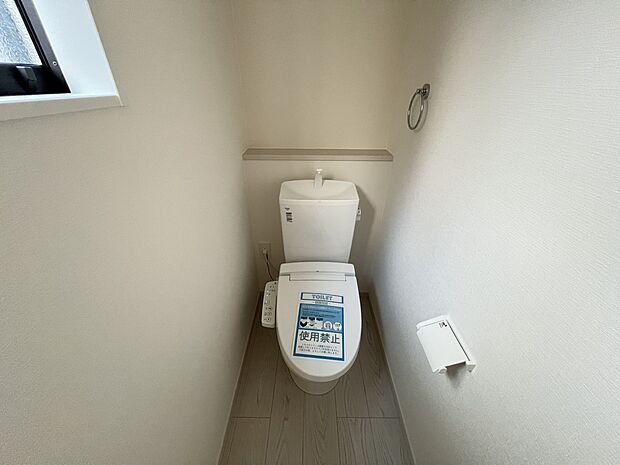 【トイレ】トイレは1.2階ともにございます　ウォシュレット機能付き