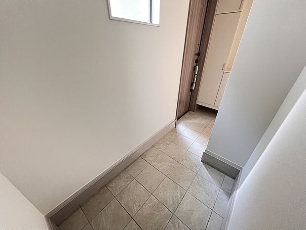 【収納】シューズインクローク ベビーカーや季節物の収納場所としても使いやすくて便利です(1号棟)