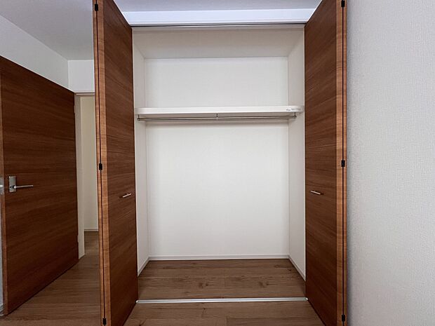 【収納】洋室5.2帖 クローゼット収納(2号棟)