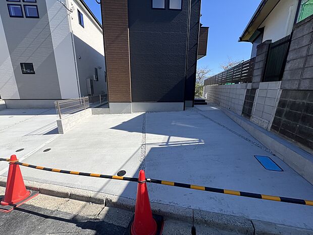 【駐車場】カースペースは並列駐車2台分(2号棟)