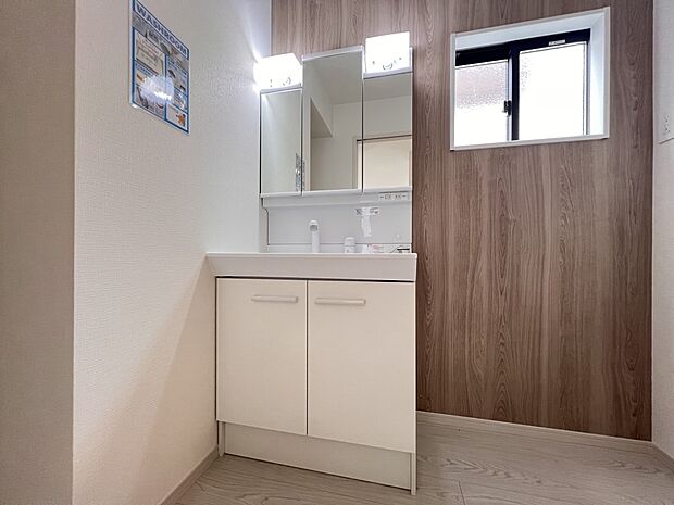 【洗面台・洗面所】三面鏡仕様の洗面化粧台(2号棟)