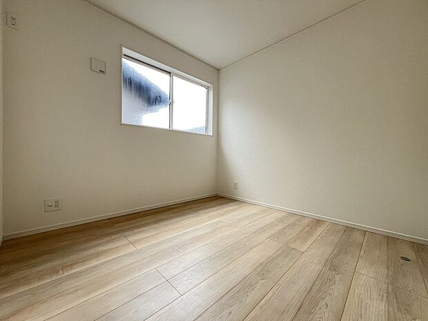 【洋室】洋室4.5帖 お子さまのお部屋としてもお使いいただけます