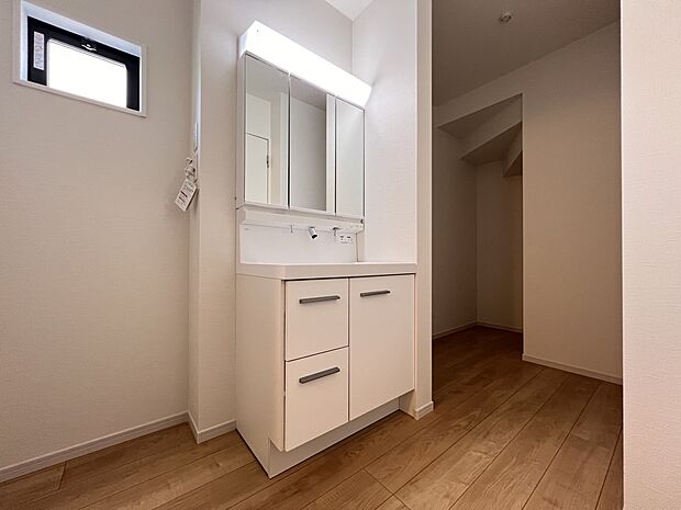 【洗面台・洗面所】三面鏡仕様の洗面化粧台