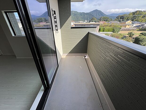 【バルコニー】7.3帖の洋室から出入り可能なバルコニー 陽当り・眺望良好!