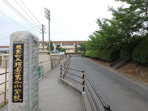 須恵町立須恵第二小学校(約850m・徒歩11分)