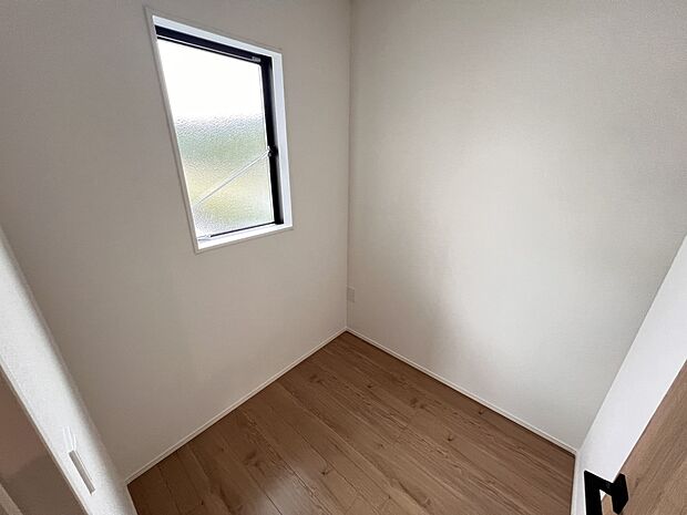 【収納】2階には書庫もご用意　納戸としてもお使い頂けます(2号棟)