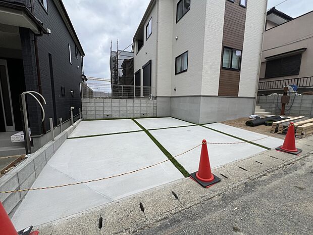 【駐車場】並列2台駐車可能(B号棟)