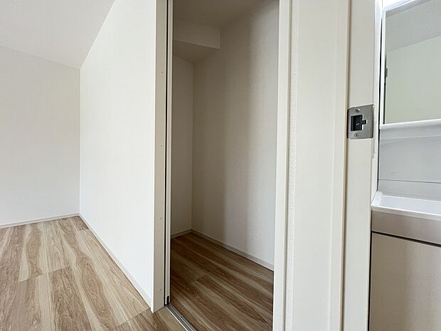 【収納】リビングには納戸をご用意しました