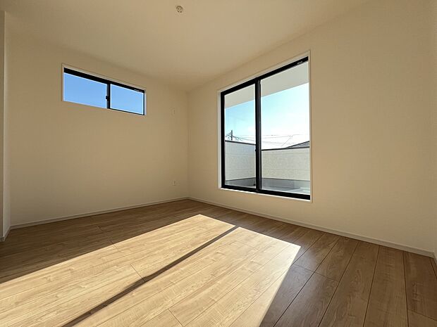 【洋室】洋室7.5帖　WIC、バルコニー付きのお部屋です(1号棟)