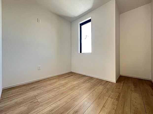 【洋室】洋室4.2帖　お子様のお部屋としてもお使いいただけます(1号棟)