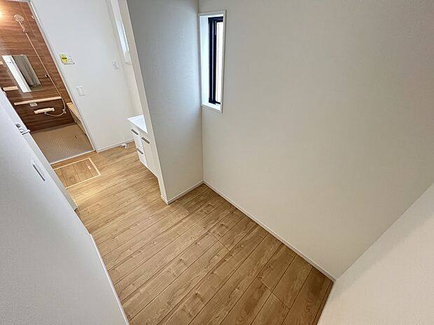 【収納】脱衣所横にはリネン庫をご用意いたします(1号棟)