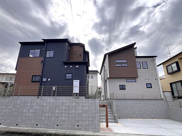 【現地外観写真】全2棟外観 左:1号棟 右:2号棟