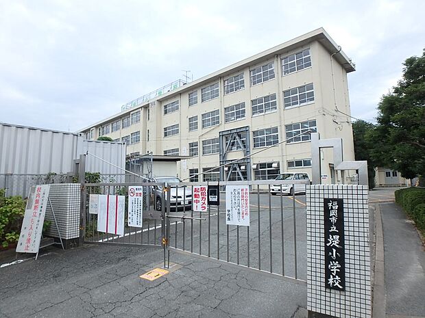 福岡市立堤小学校（約1,700m・徒歩22分）