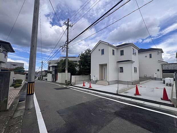 【前面道路含む現地写真】前面道路：西側6.1ｍ公道