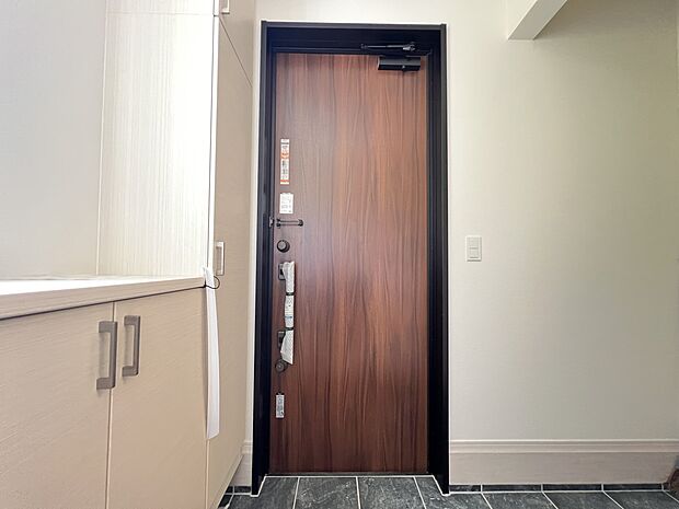 【玄関】収納豊富な玄関スペース