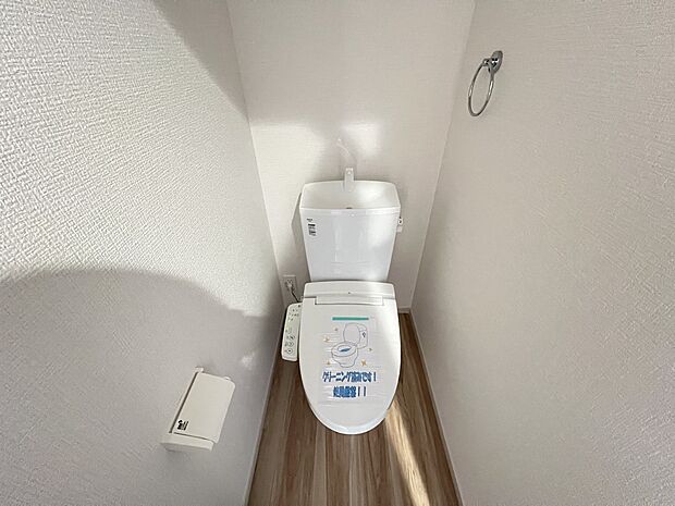 【トイレ】トイレは各階にご用意。ウォシュレット機能付き(1号棟)