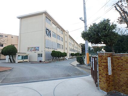 福岡市立多々良中央中学校 1200m(15分)