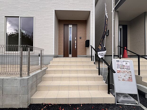 【玄関】玄関アプローチ(2号棟)