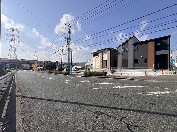 【前面道路含む現地写真】前面道路:南東側8.6m公道