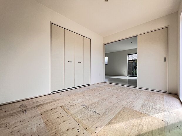 【和室】リビング続き間の和室6帖　ホッと一息つける空間です