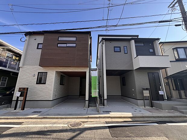 【現地外観写真】全2棟外観  左：2号棟　右：1号棟