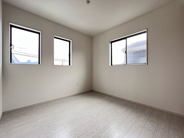 【同仕様写真(その他内観)】洋室6帖　クローゼット収納付　お子さまのお部屋としてもお使いいただけます（3号棟同仕様）