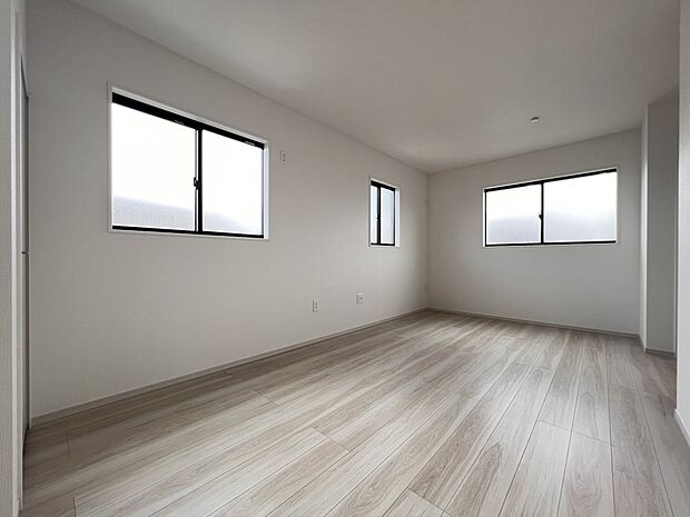 【洋室】洋室5.1帖＋4.8帖　お子さまの成長に合わせて将来2部屋に分けることも可能です